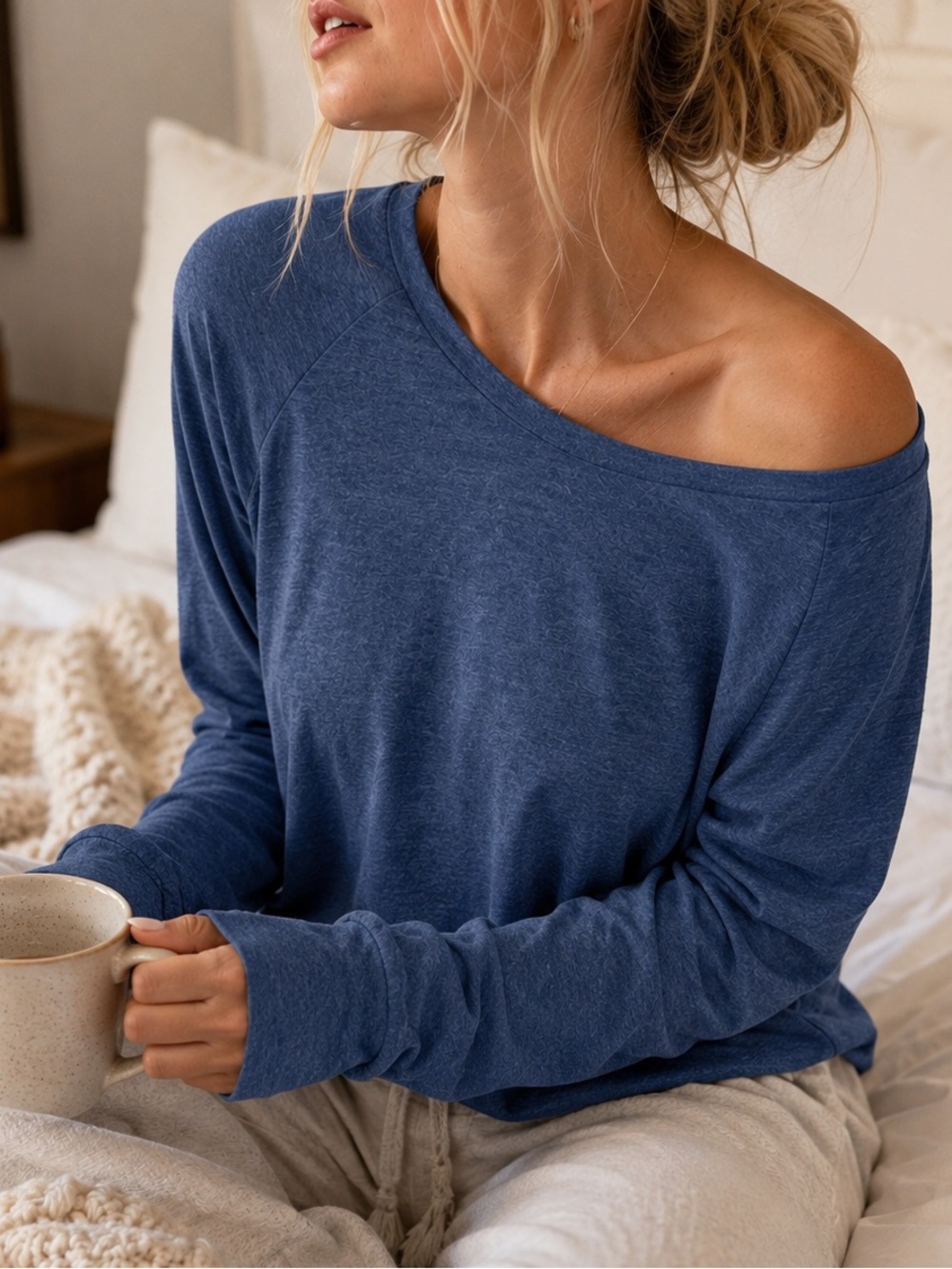 PINK Victoria’s Secret Blue Lightweight Raglan Sweatshirt Pullover Medium